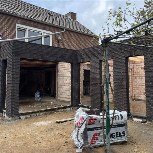 De muren staan in Baarlo